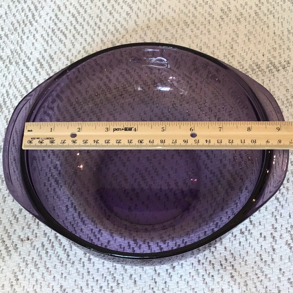 Vintage Pyrex amethyst glass mixing bowl or casserole dish - Picture 4 of 10